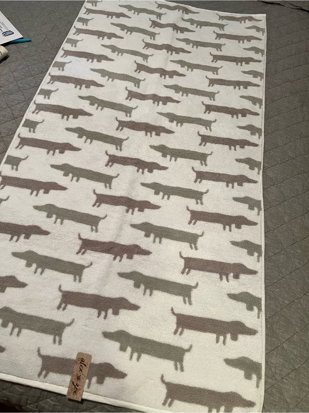 Alex & Zoe bath towel dachshund print doxie white gray NTW